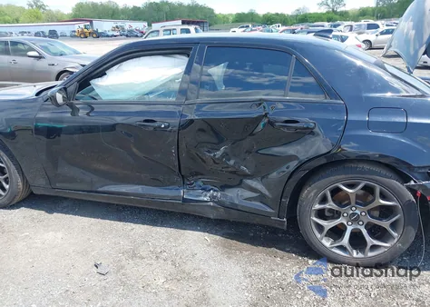 2017 Chrysler 300 300S z USA, uszkodzony, nr VIN 2C3CCABG4HH593569